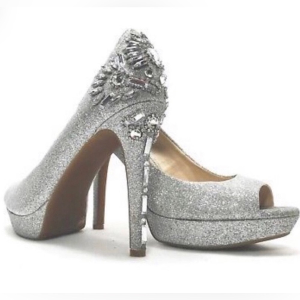 Gianni Bini silver glitter pumps